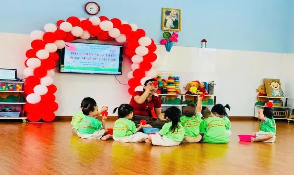 Hoạt Động Nhận Biết Màu Sắc Cho Bé Từ 13–18 Tháng Tuổi